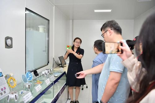 重庆电子工程职业学院 实力出圈，获全国主流媒体密集点赞